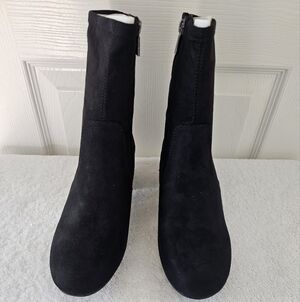 NWT Kenneth Cole Reaction Raleigh Block Heel Bootie Side Zip  2" heel 7.5M